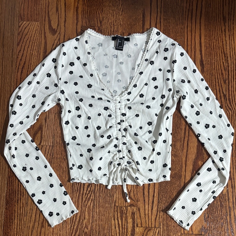 Forever 21 Black and White Floral Long Sleeve Top